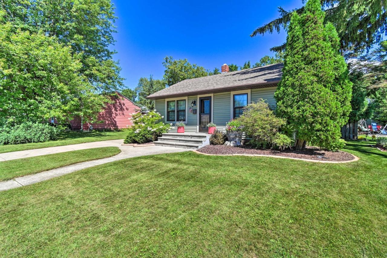 Modern Home With Backyard, 1 Mi To Dtwn Sturgeon Bay Dış mekan fotoğraf